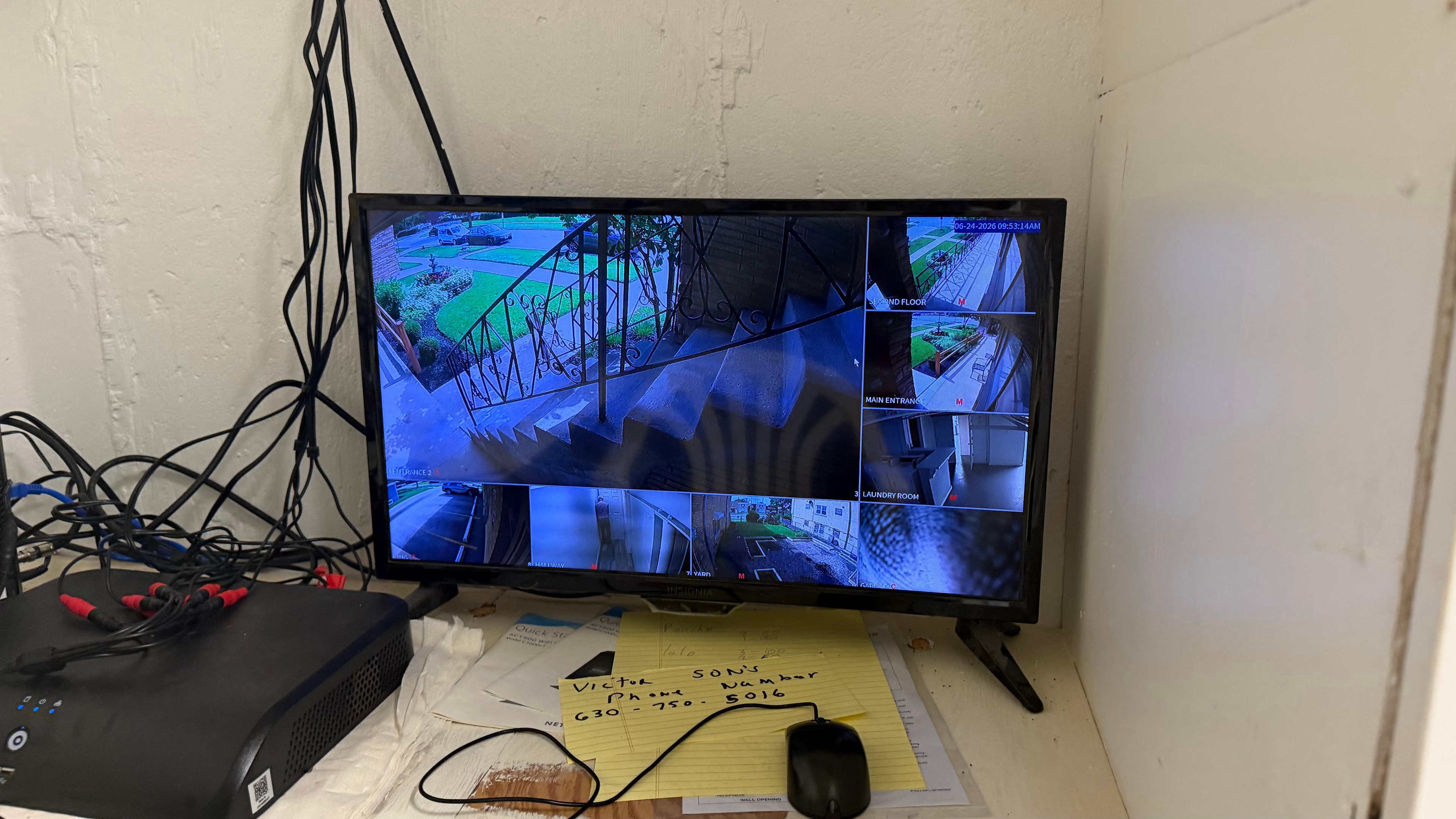 Live multi-camera monitoring on a dedicated display